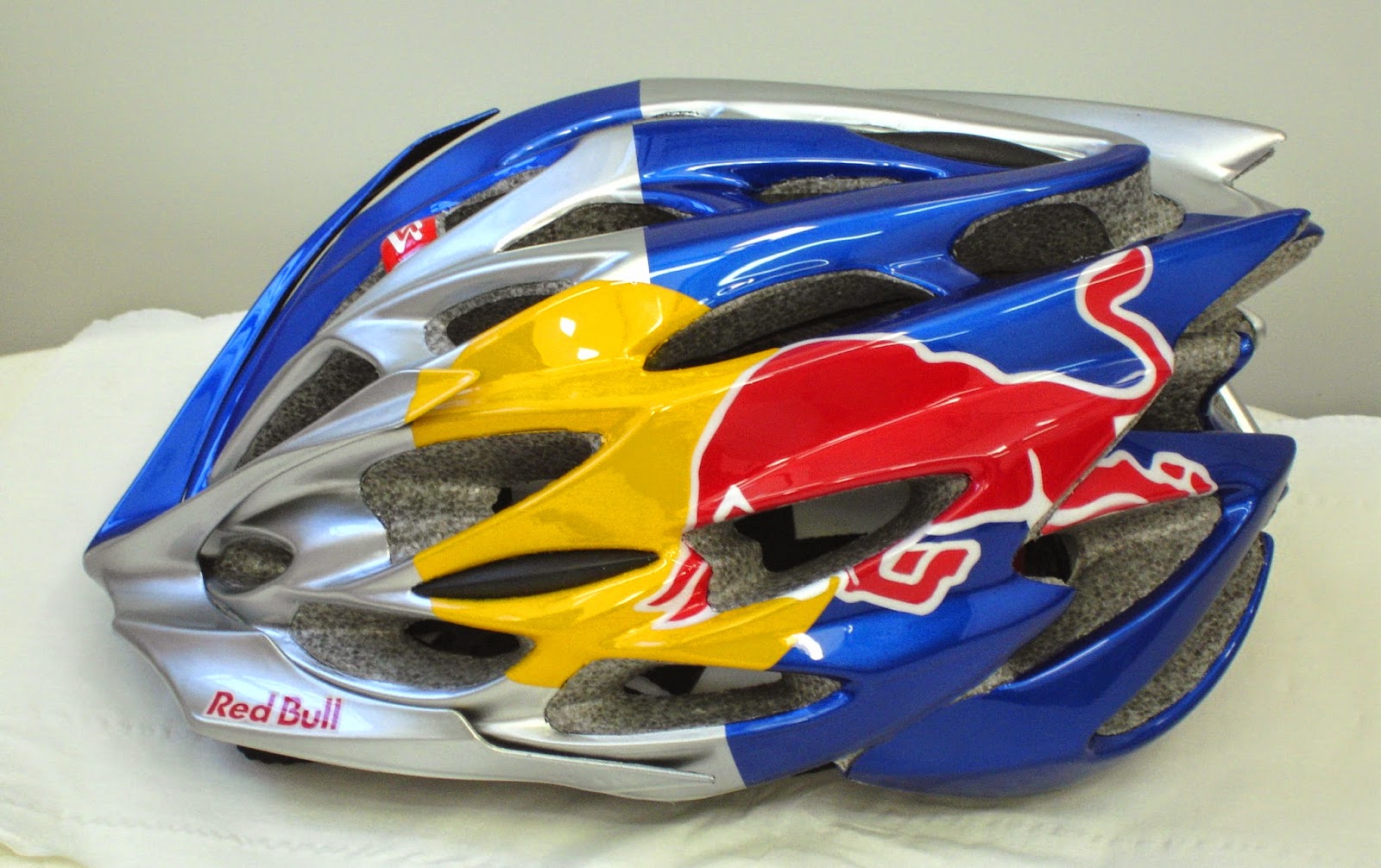 Herméticamente Optimista boicotear Bike Helmet Red Bull - Art David Zone